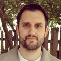 {{ testimonial.name }}